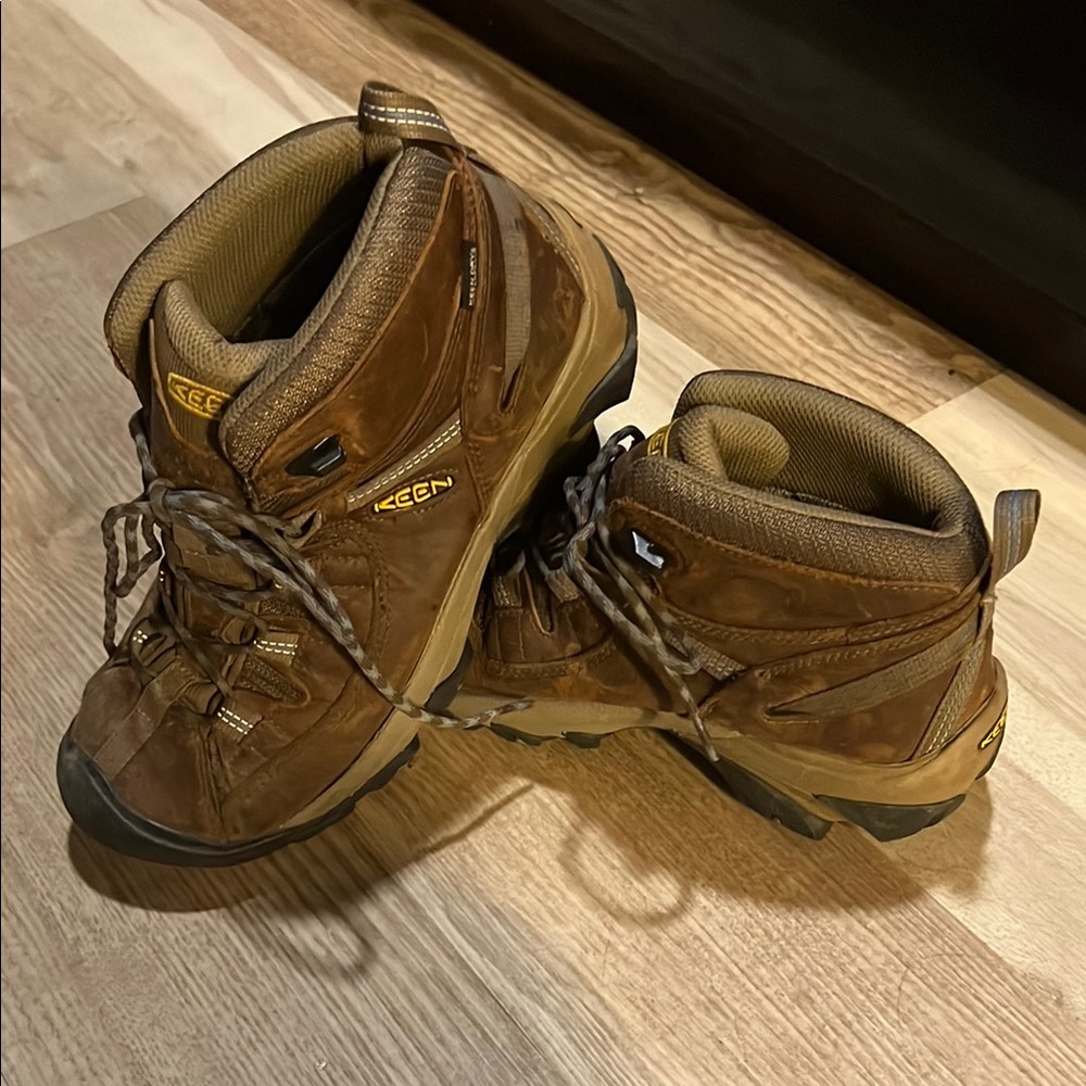 KEEN Womens Brown Hiking Boots